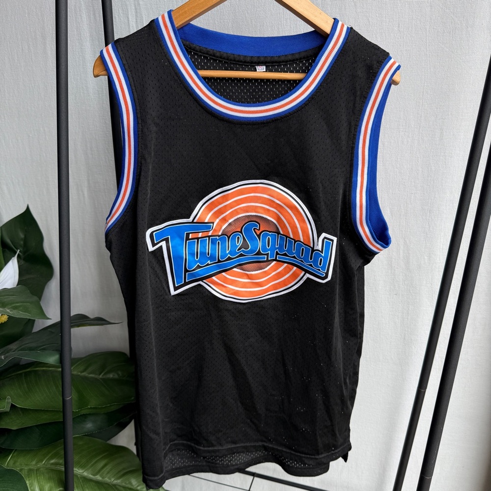 Tune Squad Donald Duck Basketball Jersey No. 02 / Size Medium